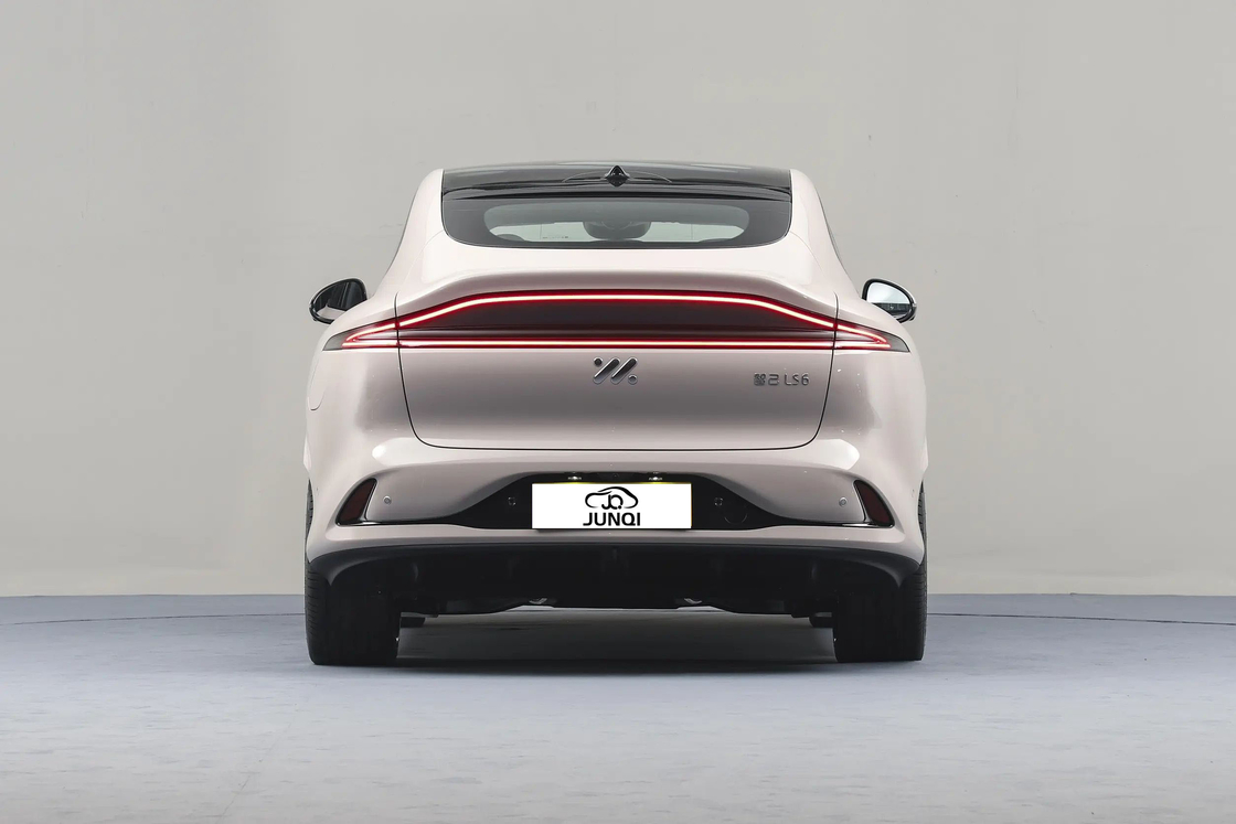 Zhiji IM LS6 Electric Car Sport 4 Door 5 Seat SUV 760km Long Range مركبة طاقة جديدة سيارة كهربائية للبالغين 4 باب 5 مقعد