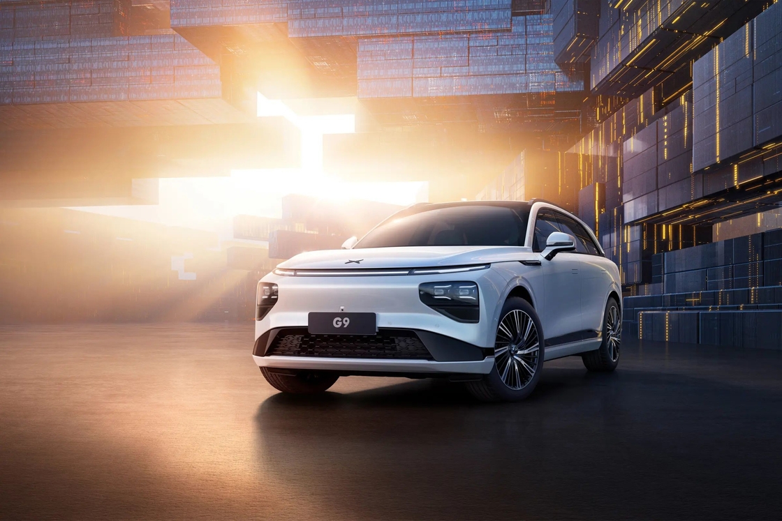 سيارة شياو بينغ الكهربائية XPeng G9 SUV الكهربائية النقية متوسطة إلى كبيرة 5 أبواب 5 مقاعد EV Auto مع تكنولوجيا متقدمة