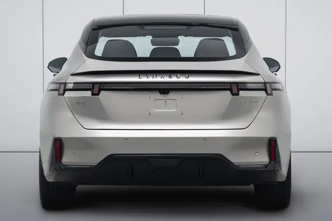 تقديم Lynk Co 07 مزيج مثالي من الأداء والاستدامة للعيش في المدن