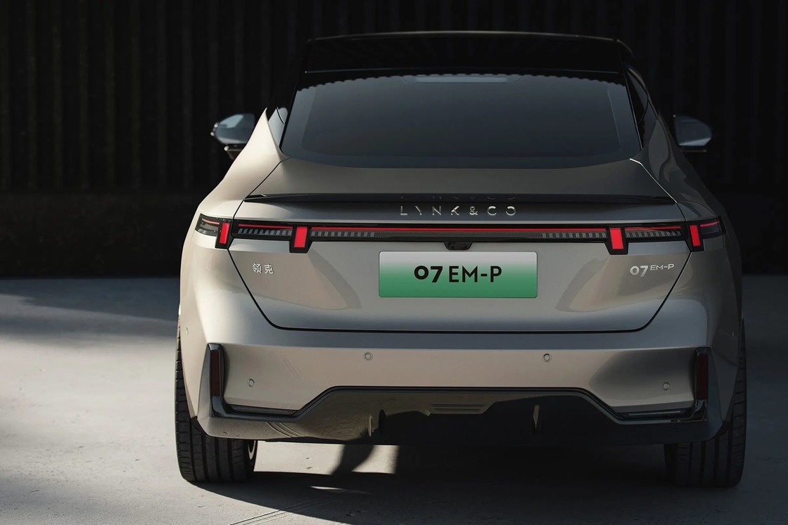 Lynk Co 07 2024 طراز Em-P 126km عمر البطارية الطويل سيارة جديدة حل نقل مستدام متعدد الاستخدامات للمستهلكين الحضريين