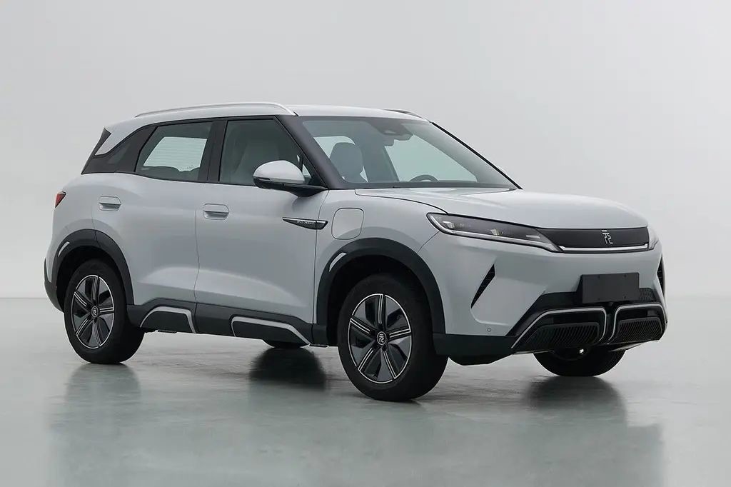 اكتشاف قوة BYD يوان فوق سيارة كهربائية يوان فوق للعيش في المناطق الحضرية