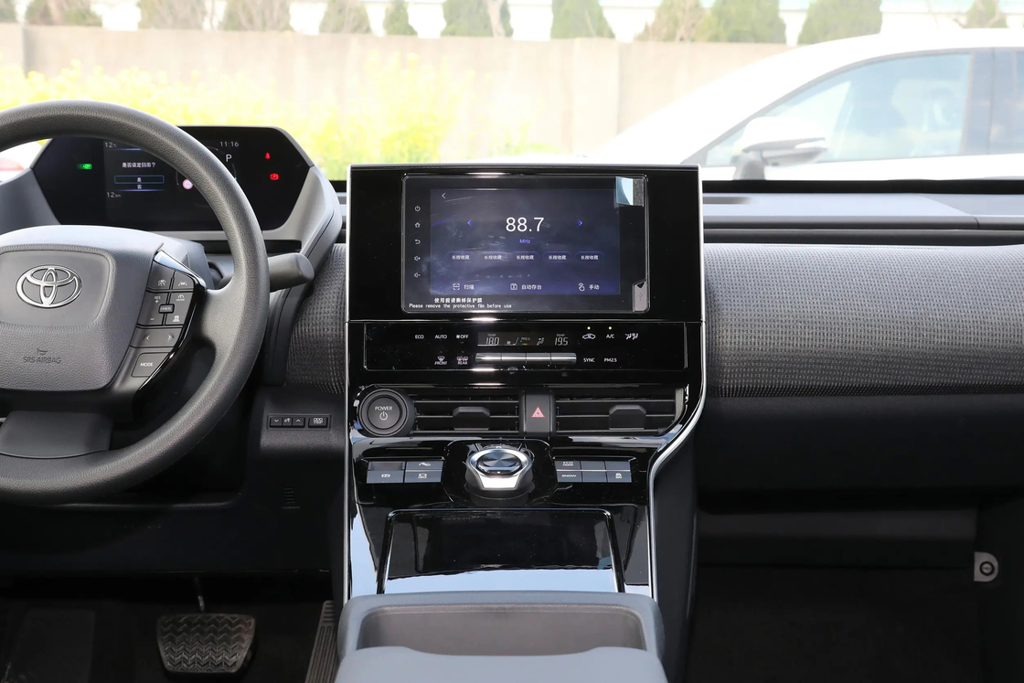 250 ميل مدى سيارات تويوتا SUV الكهربائية 5 مقاعد الكهربائية النقية تويوتا Bz 4X السيارة
