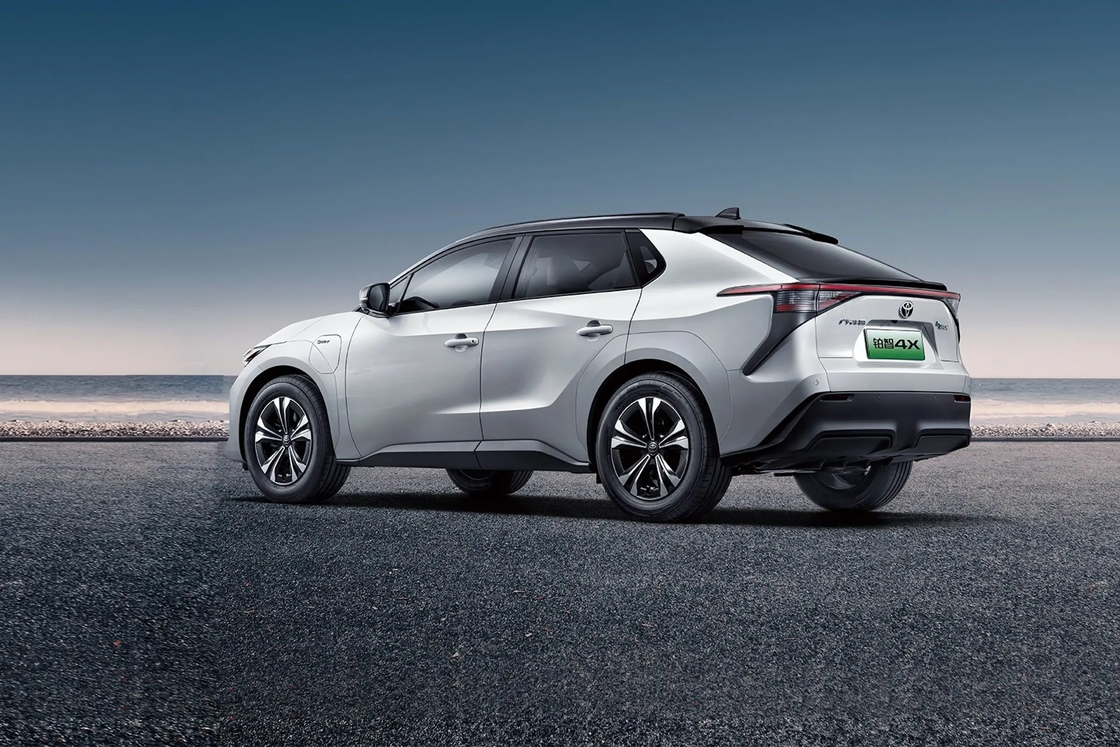 250 ميل مدى سيارات تويوتا SUV الكهربائية 5 مقاعد الكهربائية النقية تويوتا Bz 4X السيارة
