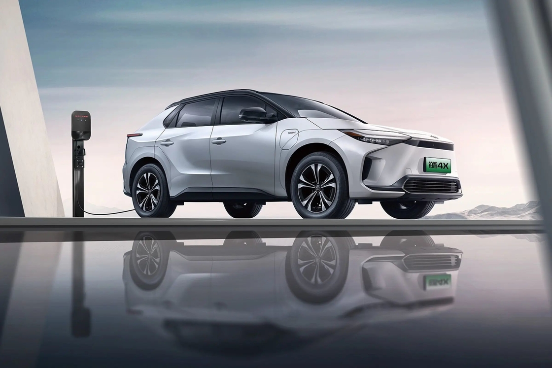 250 ميل مدى سيارات تويوتا SUV الكهربائية 5 مقاعد الكهربائية النقية تويوتا Bz 4X السيارة