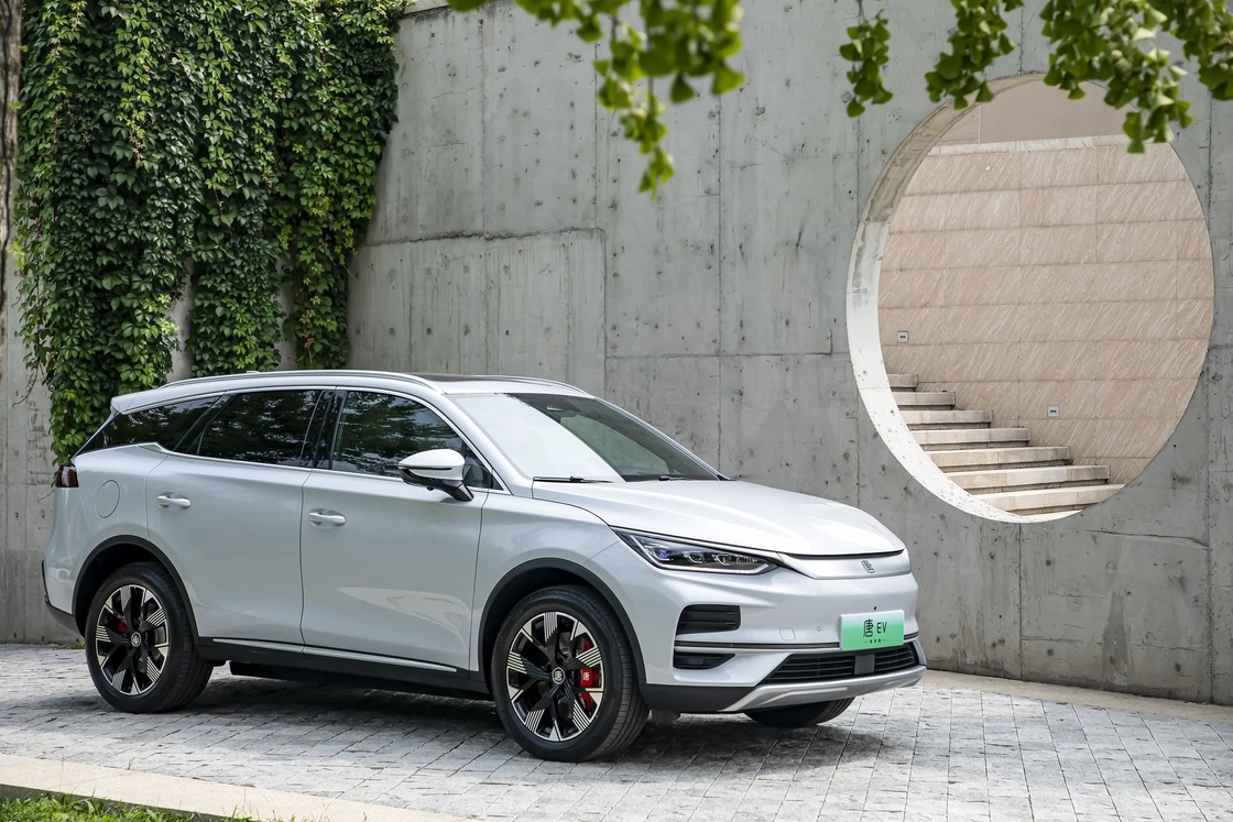 5 مقاعد BYD تانغ السيارات الكهربائية EV للنقل في المدينة والسفر لمسافات طويلة