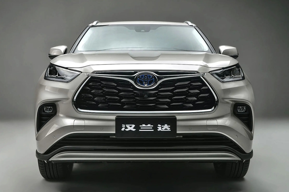 سيارة تويوتا كروس متوسطة السيارات SUV هايبيرد 2.5L 7 مقاعد هانلندا 2.5L النسخة النخبة
