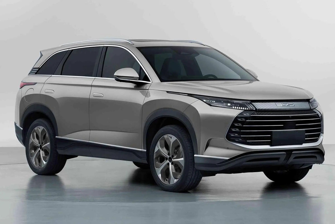 سيارة بي واي دي كهربائية متوسطة الحجم بي واي دي فرقاطة 07 EV مع شاشة متعددة الوسائط المركزية