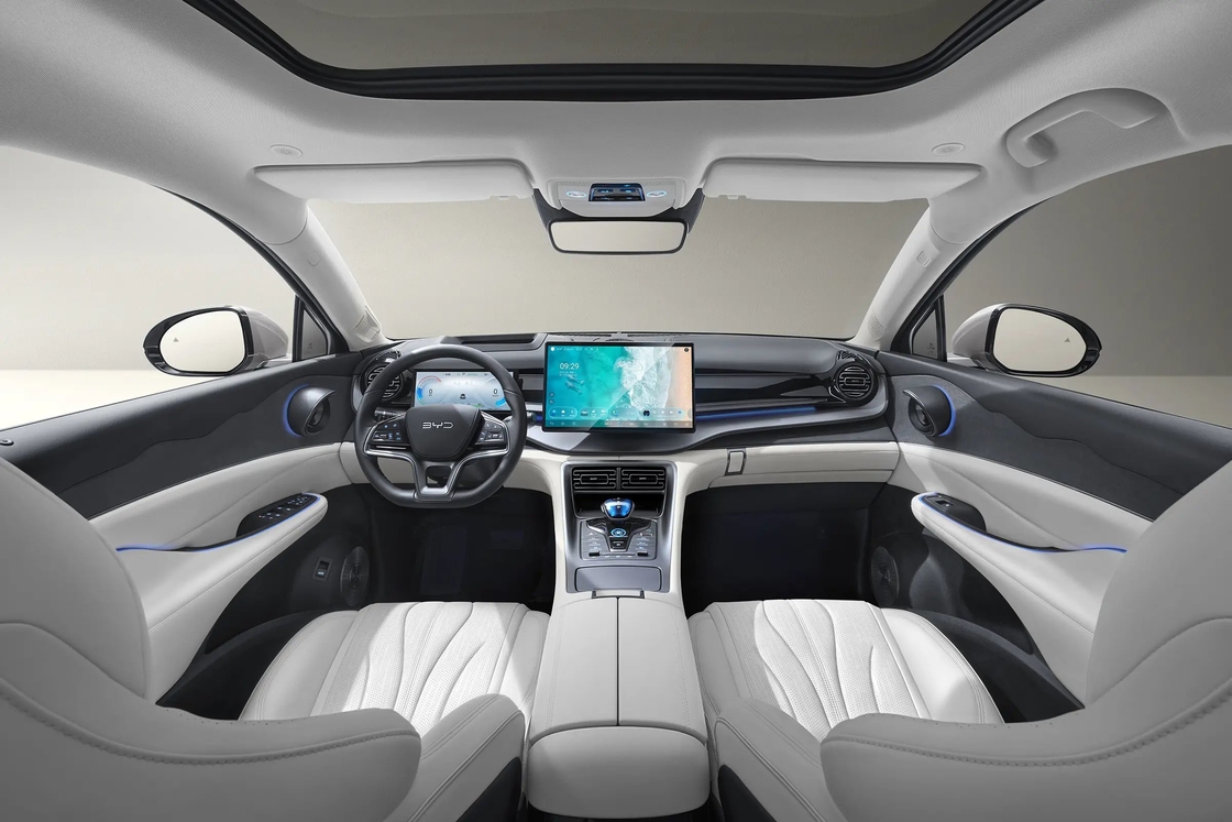 BYD سيارة كهربائية فرقاطة 07 Glory Edition تصميم ستة أطراف القشرة اللون الداخلي الأبيض