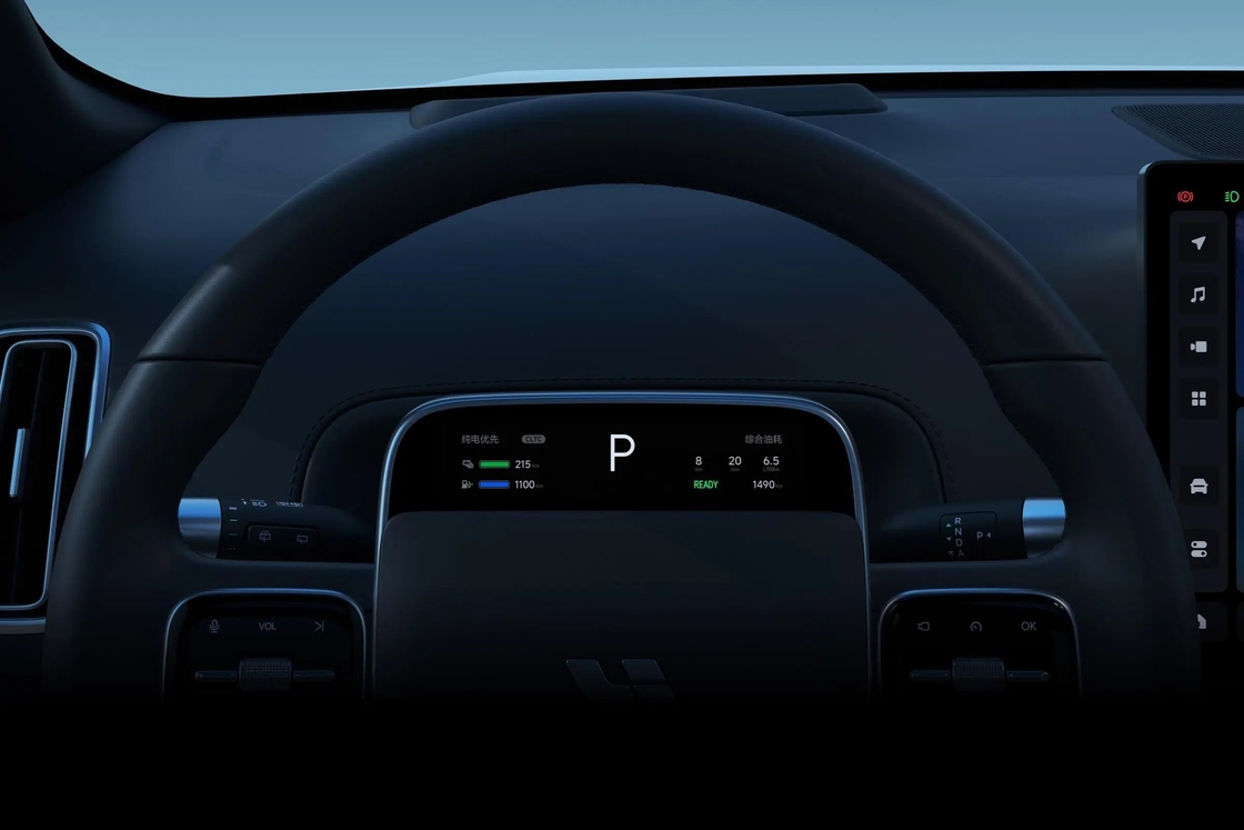 التكوينات الراقية لسيانغ سيارة كهربائية مثالية L7 مع ثلاجة السيارة وتلفزيون LCD
