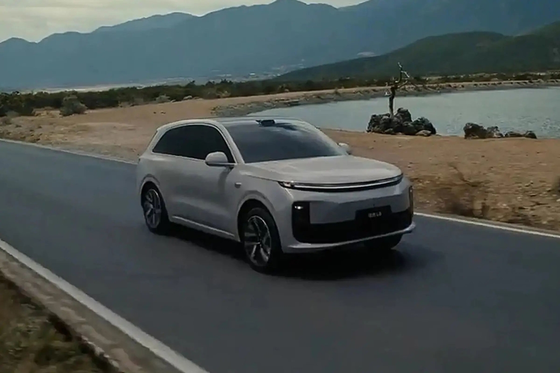 سيارة كهربائية مريحة لسيانغ L6 للأسواق الريفية مع 1.5T مدى الممتدة و 1390km مدى