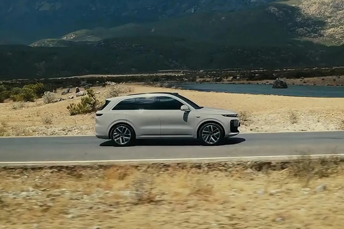 سيارة كهربائية مريحة لسيانغ L6 للأسواق الريفية مع 1.5T مدى الممتدة و 1390km مدى