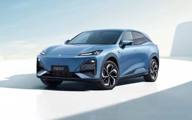 سيارة تشانغان الكهربائية المتوسطة الحجم DeepBlue 07 400km Range Drive EV