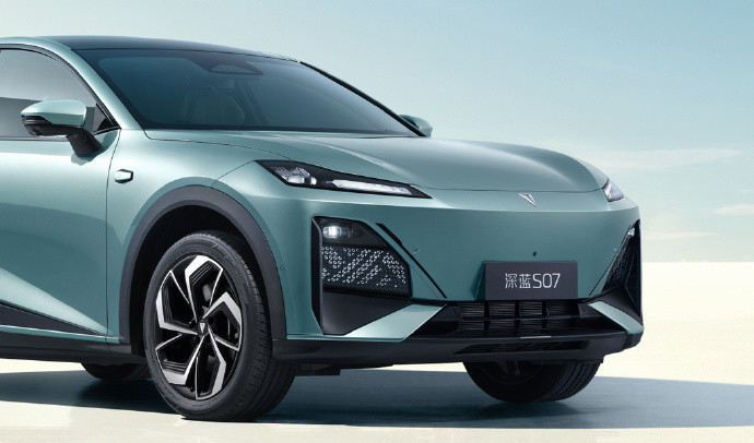 DEEP BLUES07 تشانغان سيارة كهربائية سيارات طاقة جديدة SUV متوسطة الحجم 180km/h