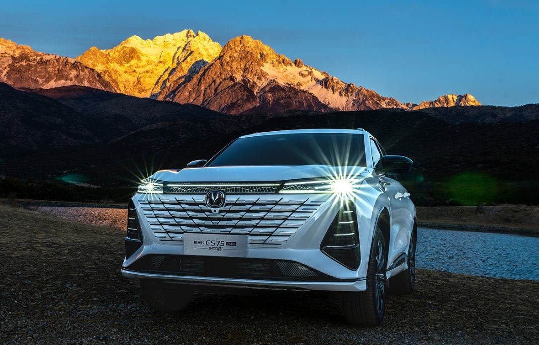 سيارة تشانجان البنزينية المدمجة 5 أبواب 5 مقاعد سي إس 75 بلس SUV محرك العجلات الأمامية
