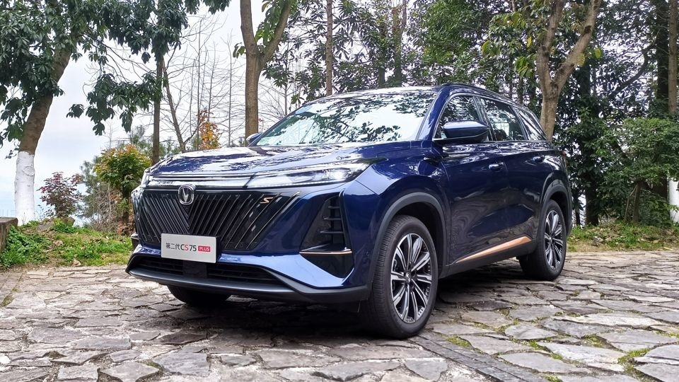 سيارة تشانجان البنزينية المدمجة 5 أبواب 5 مقاعد سي إس 75 بلس SUV محرك العجلات الأمامية
