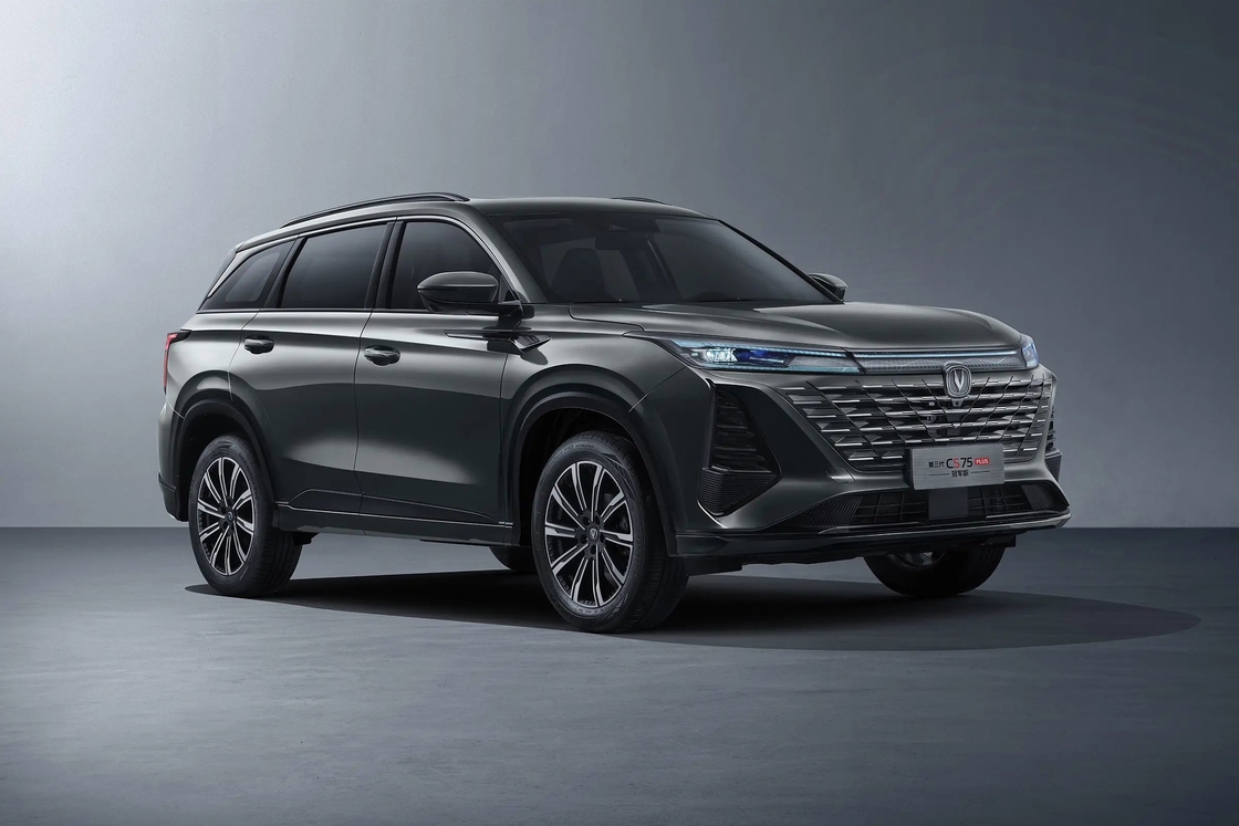 نوع الوقود البنزين تشانجان CS75 Plus SUV الأسود 5 سعة مقاعد