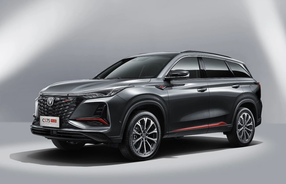 نوع الوقود البنزين تشانجان CS75 Plus SUV الأسود 5 سعة مقاعد