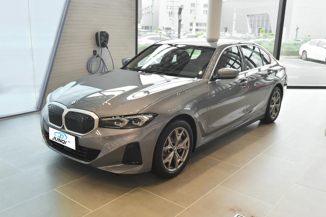 بي إم دبليو إس I3 IX3 بي إم دبليو إس الكهربائية النقية سيدان فاخرة طراز 2024 إدرايف 35 لتر 40 لتر سبورت نايت نيف I3