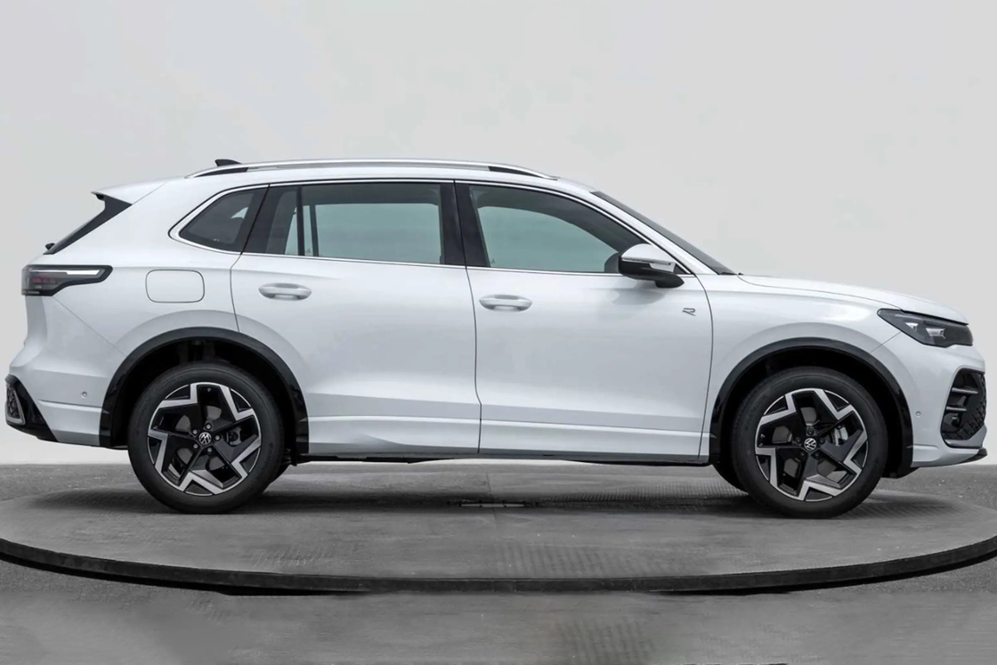 السيارات ذات الأداء العالي 2023 الجديدة للوقود الفولكسفاغن تيغوان 4WD SUV 5 مقاعد