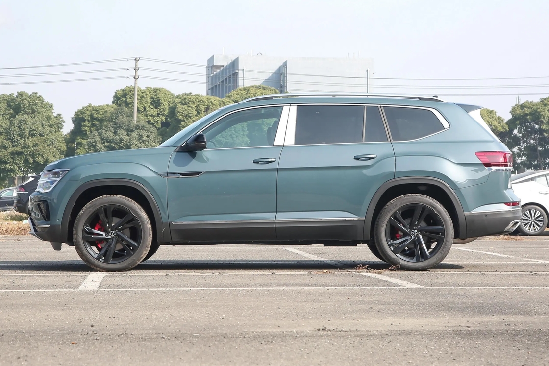 الصين سيارة مستعملة فولكس فاجن تورون 2.5T-A/MT-530 نسخة رائدة 4WD سبعة مقاعد SUV الفضاء الكبير