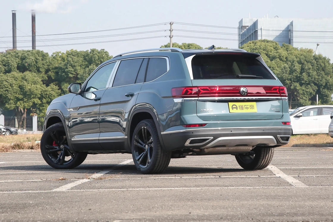 فولكسفاغن تورون 2.5T-A/MT-530 4WD نسخة رائدة سبعة مقاعد